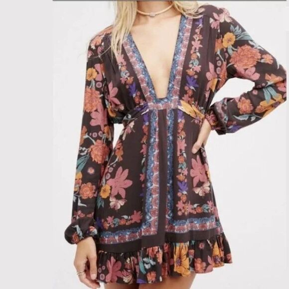 Free People Violet Hill Print Boho Floral Deep V Neck Tie Back Mini Dress Size 2 - Picture 1 of 14
